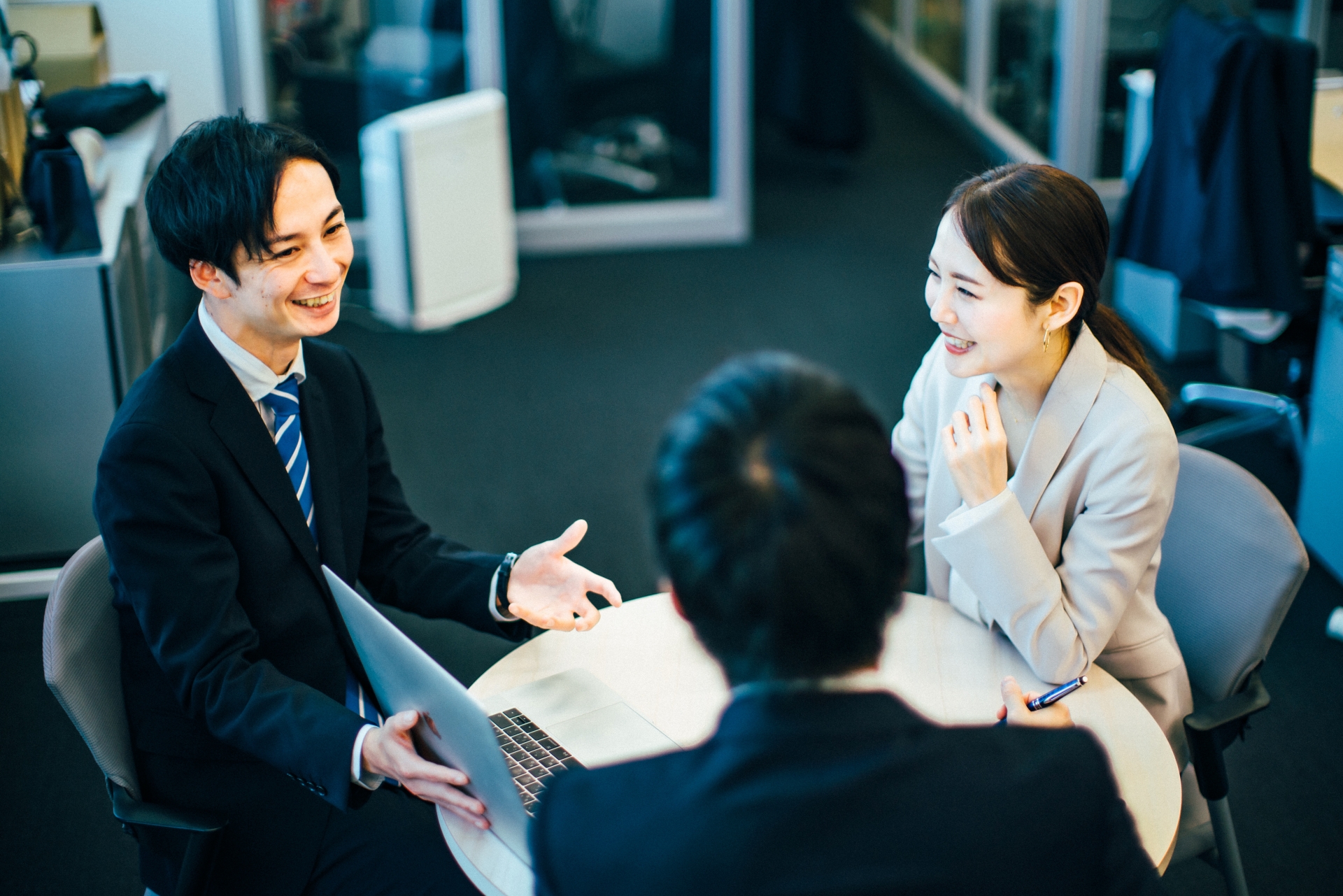 ​​オンボーディングの意味とは？早期離職を防ぎ、新人を最短で戦力化する実践ガイド​